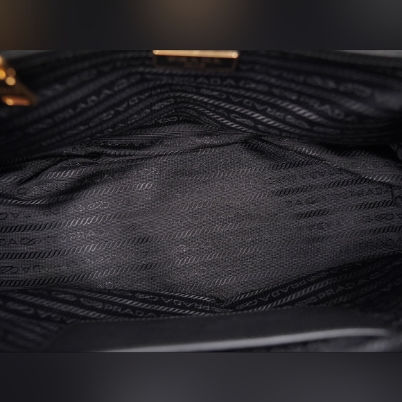 BQ42 💖 Prada Saffiano Leather Shoulder Bag - Picture 14 of 15